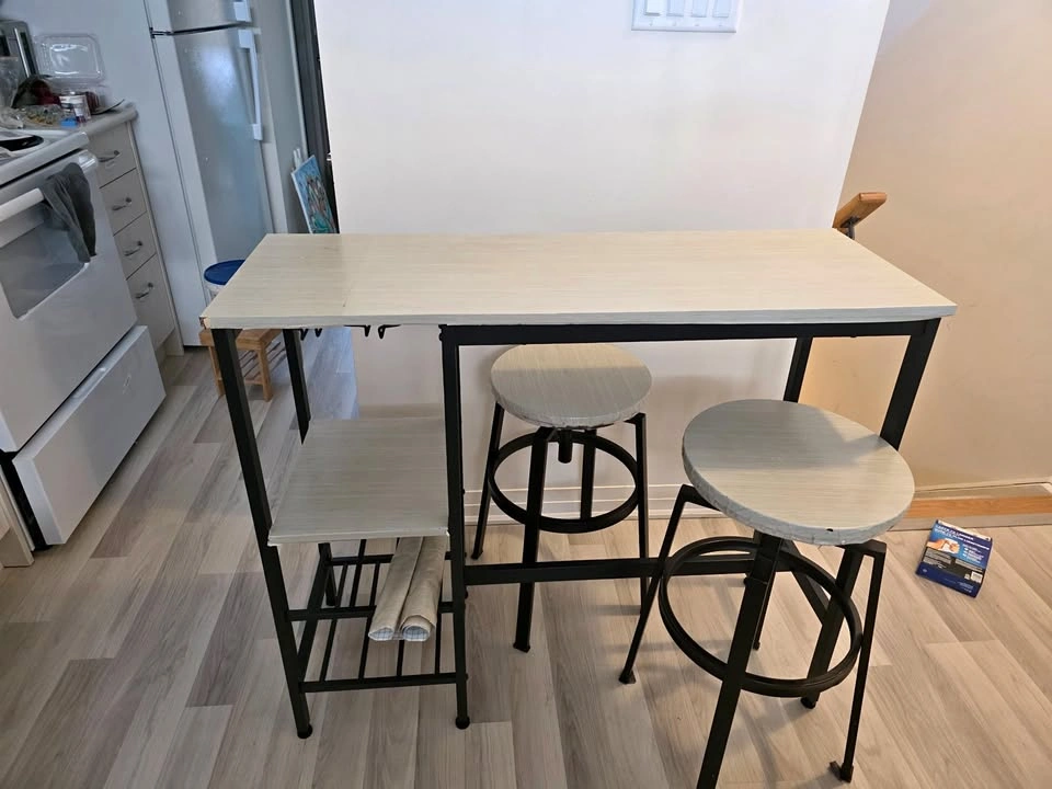 Dining set with 2 adjustable chairs