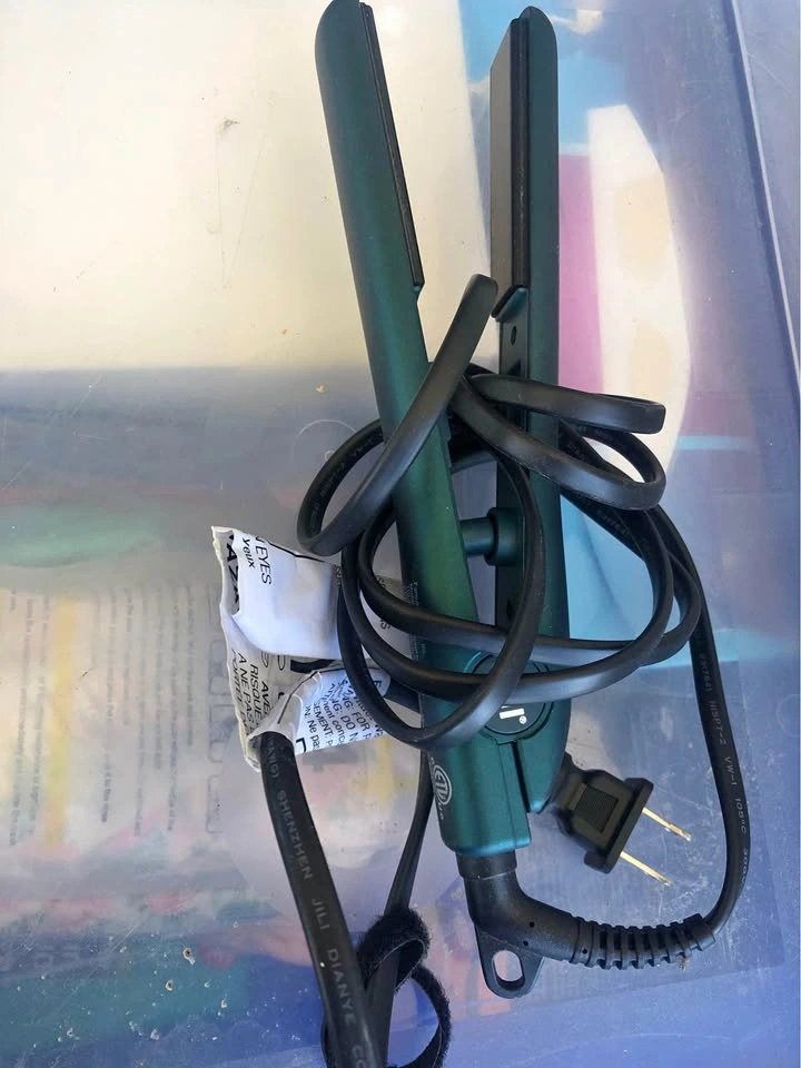 Hair straightener