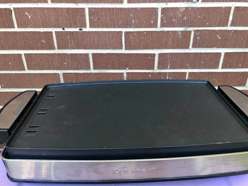 Reversible grill and griddle