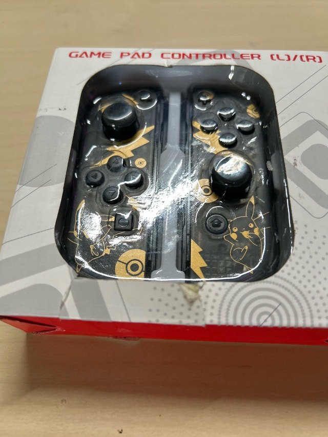 Pikachu Edition Game Pad Controller (L/R)