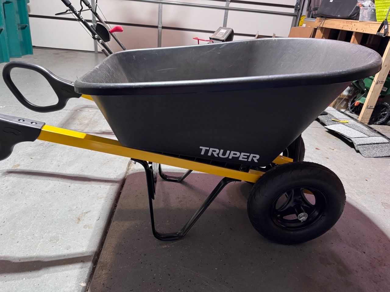 Truper wheelbarrow