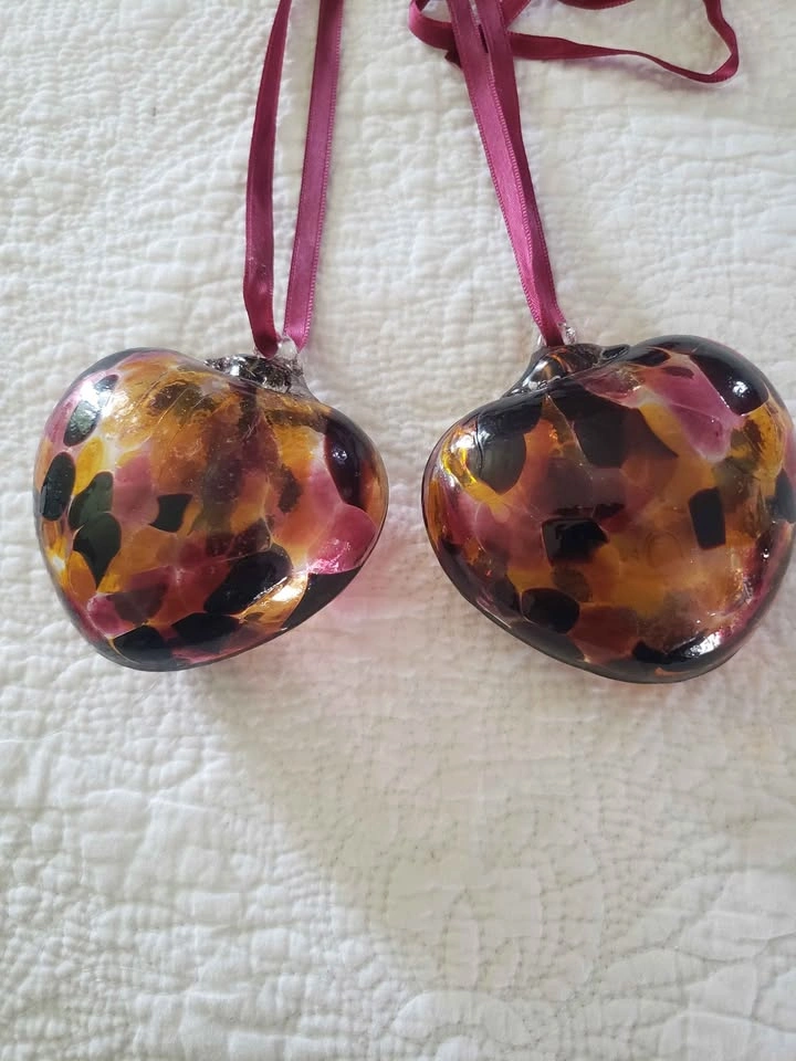 Set of 2 Hand-Blown Glass Heart Ornaments - photo 3