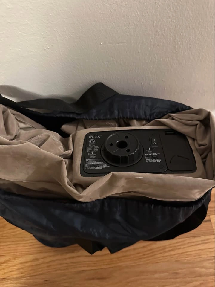 Intex Twin Air Mattress w/ Built-in Pump. Pickup @ Park Slope - photo 3