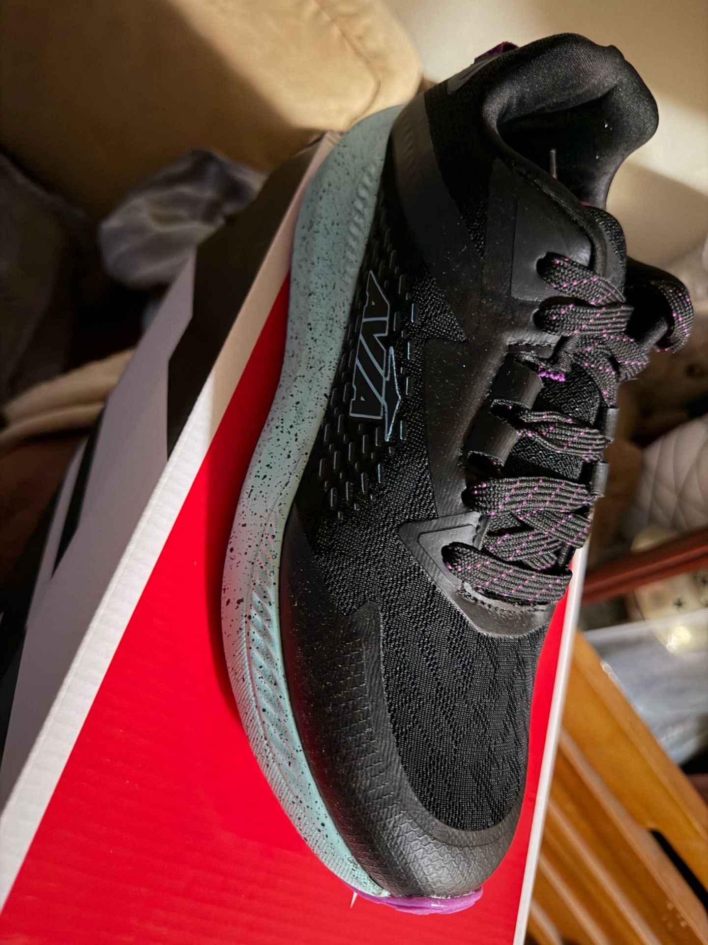 Avía sneakers size 11
