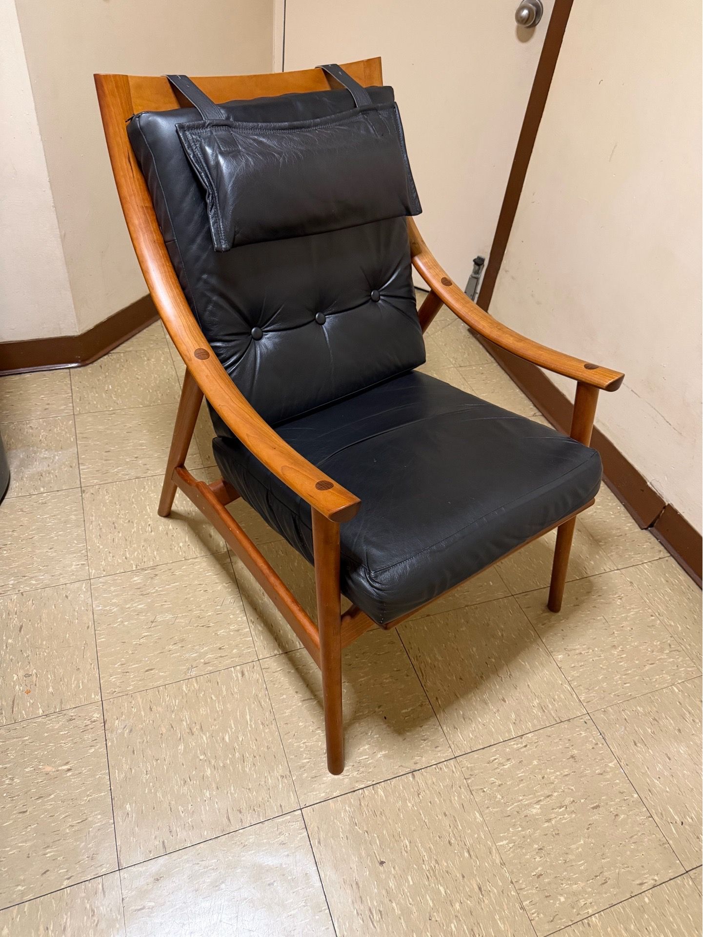 Thos. Moser Ellipse Lounge Chair