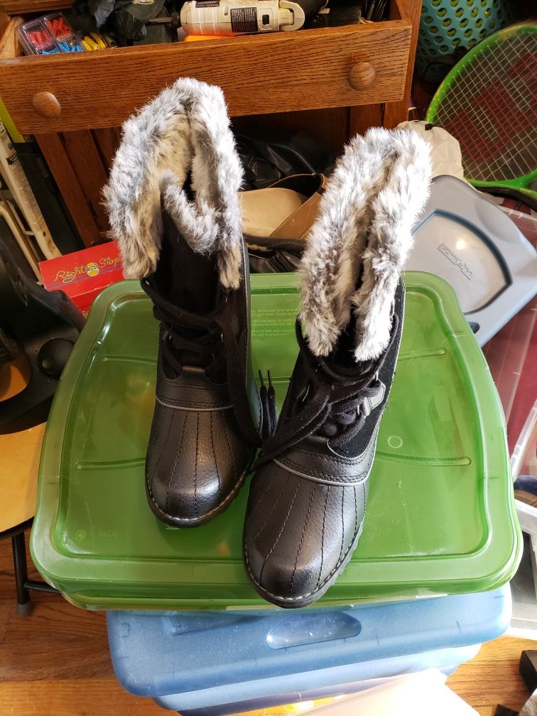Women 10 Skechers boots