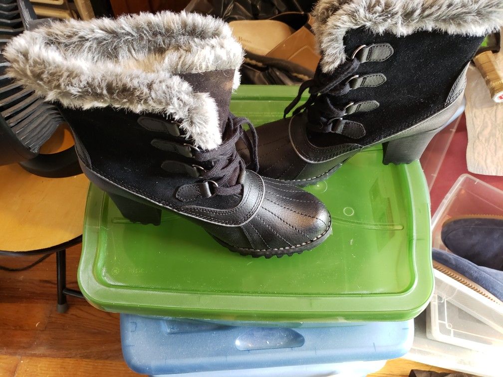 Women 10 Skechers boots - photo 2