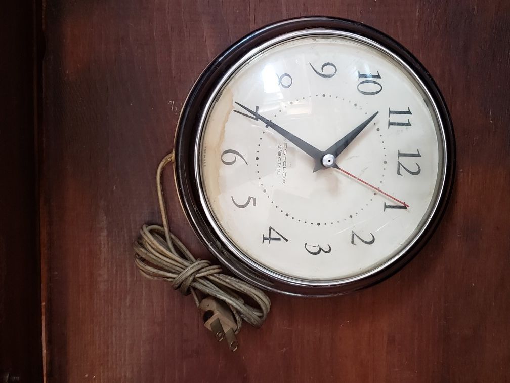 Westclox Electric Clock model 25027