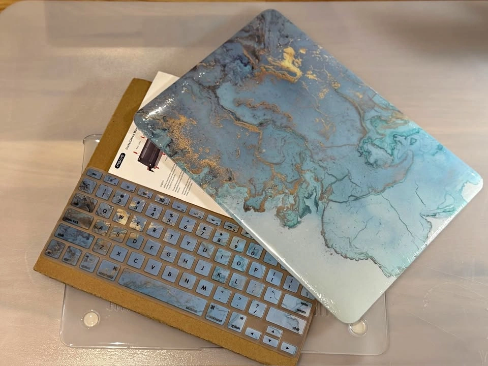 Brand New 15 inch Macbook Pro Hard Case with Keyboard Protector