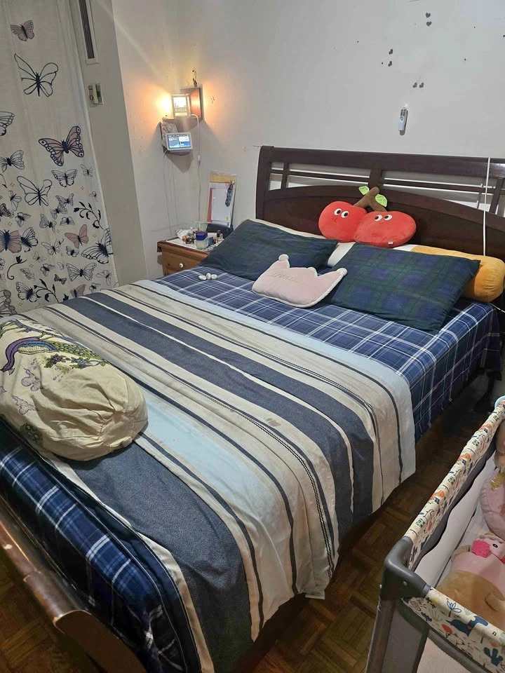 Queen size Wooden Bed