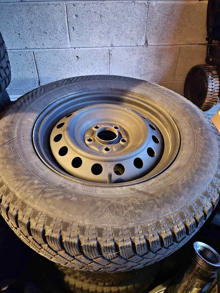 Gislaved Nord*Frost 200 SUV Winter Tires 225/70 R16 - 2015 Hyund