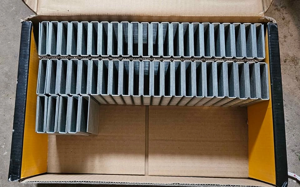 DeWalt 15½ GA Flooring Staples approx 3500 left - photo 4