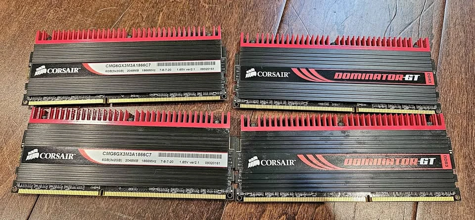 2GB DDR3 RAM Corsair Dominator GT