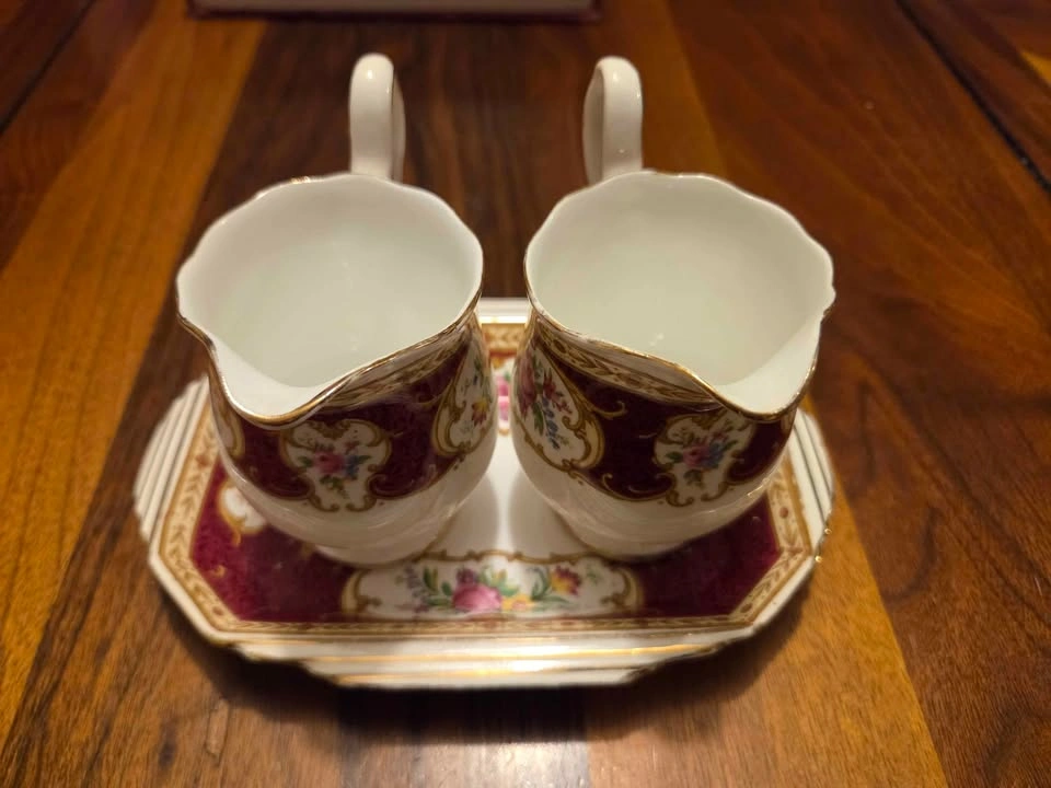 1940's Royal Albert 'Lady Hamilton' Bone China Set - photo 2