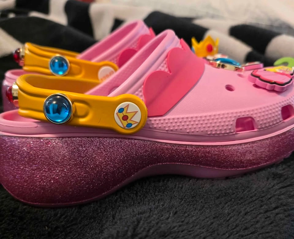 NEW! Crocs Super Mario Princess Peach Classic Clog - photo 3