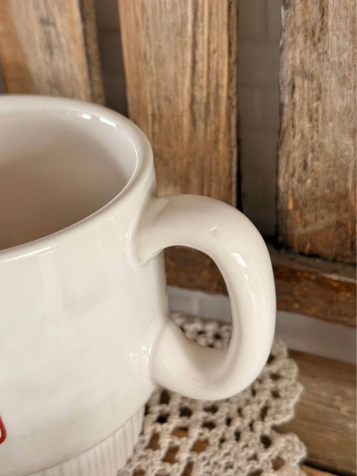 Rae Dunn Hugs Mug - photo 2