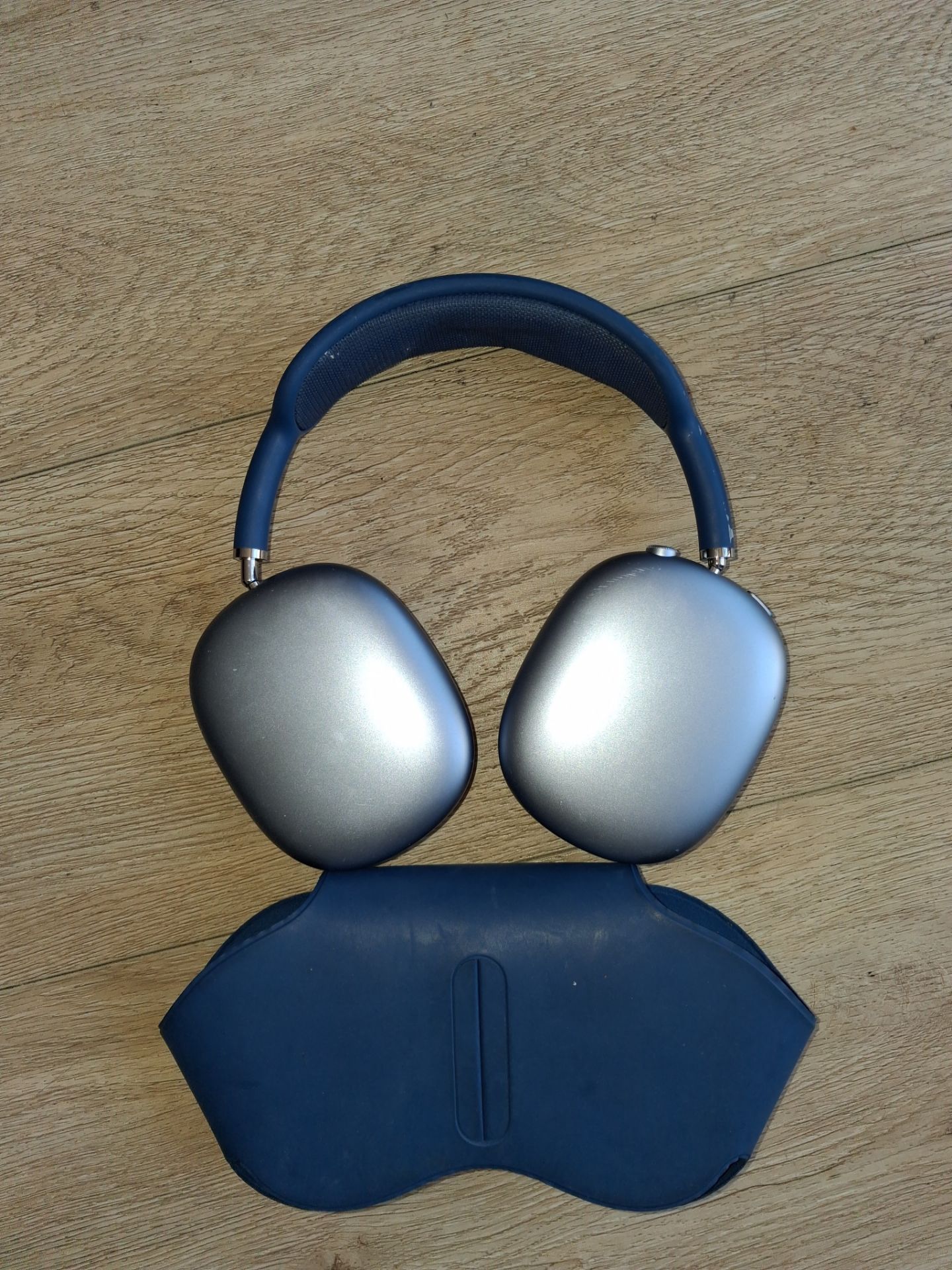 Apple AirPods Max Headphones Blue