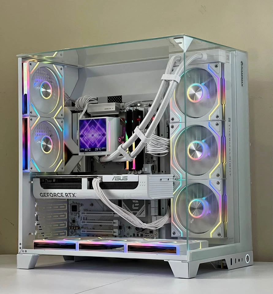 WHITE RTX 5070 Gaming PC - Ryzen 7 7800X3D - 32GB DDR5 RAM