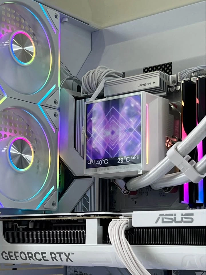 WHITE RTX 5070 Gaming PC - Ryzen 7 7800X3D - 32GB DDR5 RAM - photo 2