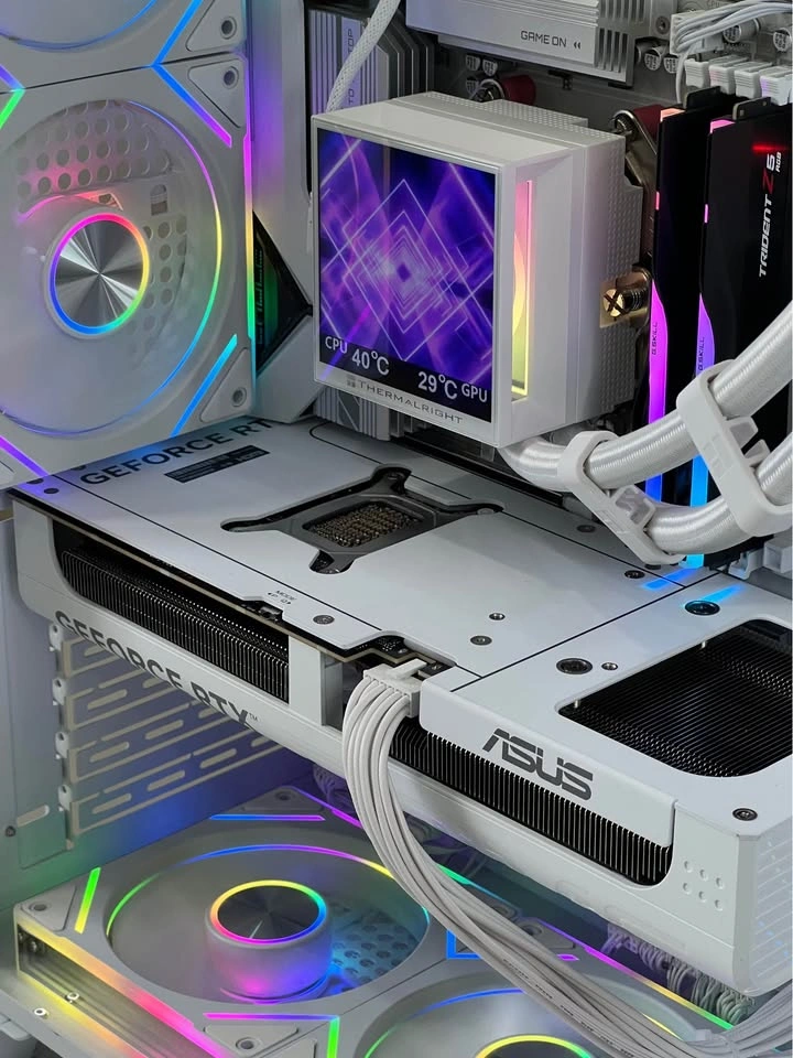 WHITE RTX 5070 Gaming PC - Ryzen 7 7800X3D - 32GB DDR5 RAM - photo 3