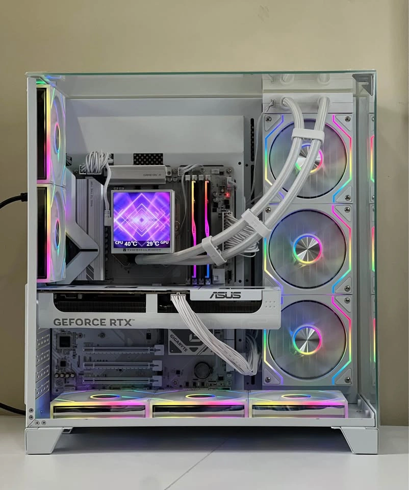 WHITE RTX 5070 Gaming PC - Ryzen 7 7800X3D - 32GB DDR5 RAM - photo 4