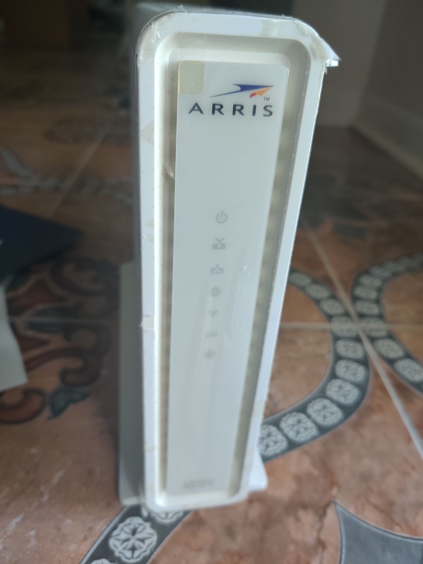 Motorola ARRIS SURFboard AC1800M Modem & Wi-Fi Router - photo 2