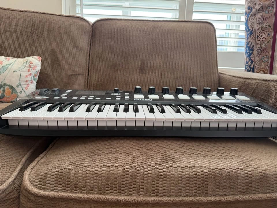 Akai Advance 49 Midi Keyboard - photo 2