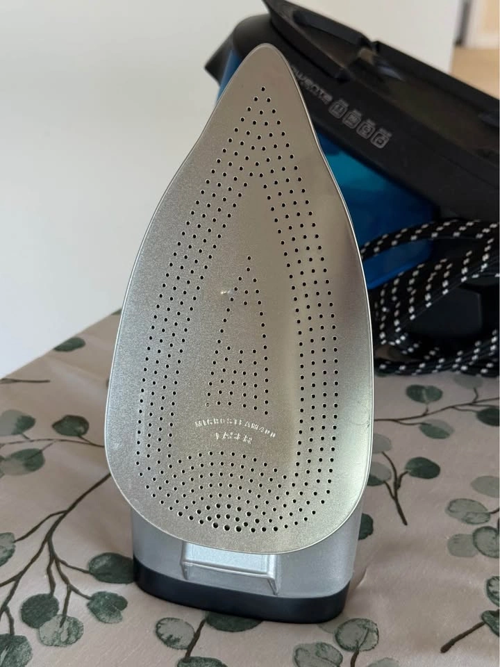 Rowenta Steam Iron - photo 2