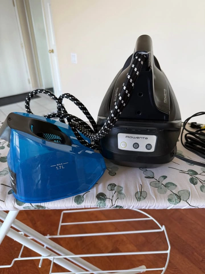 Rowenta Steam Iron - photo 3