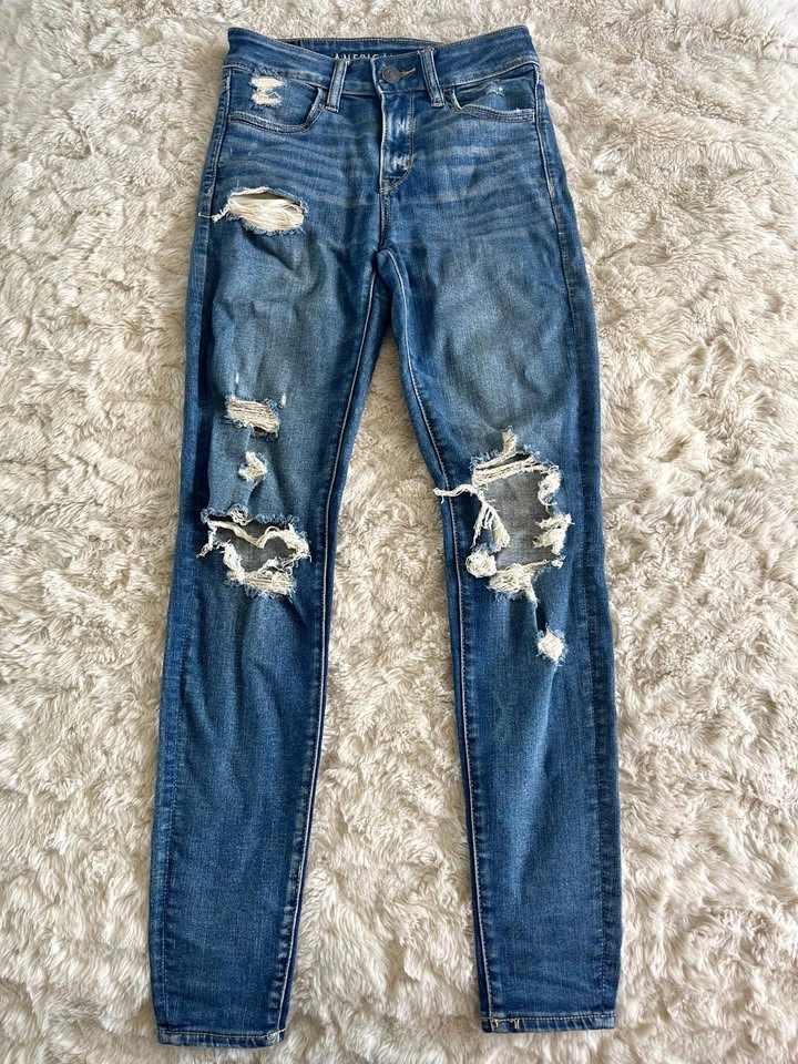 American Eagle Next Level Stretch Ripped Skinny Jeans Size 2