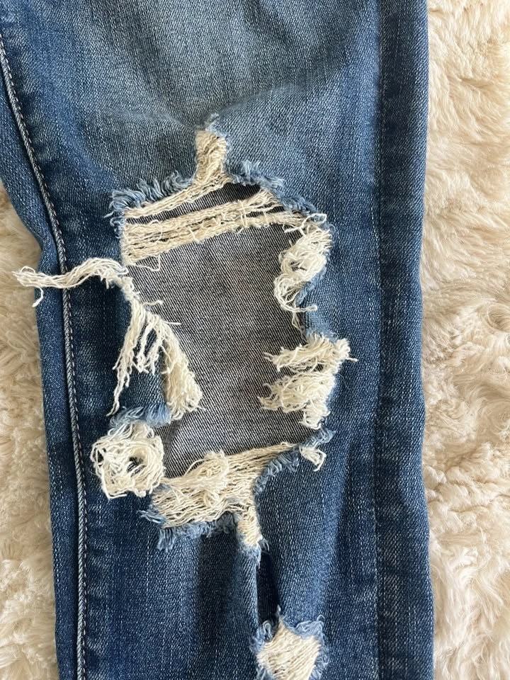 American Eagle Next Level Stretch Ripped Skinny Jeans Size 2 - photo 2