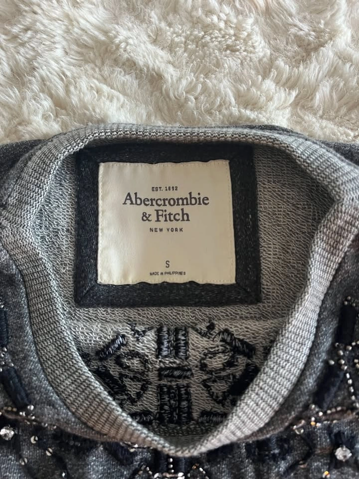 Abercrombie Grey Beaded Sweater Size S - photo 5