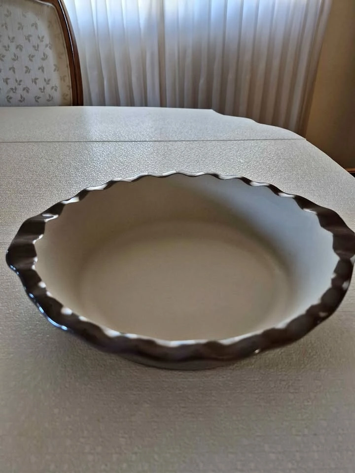 PAMPERED CHEF PIE PLATE