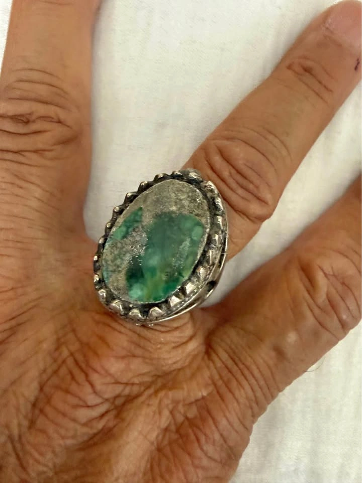 Vintage Ornate Silver Tone Green Stone Ring