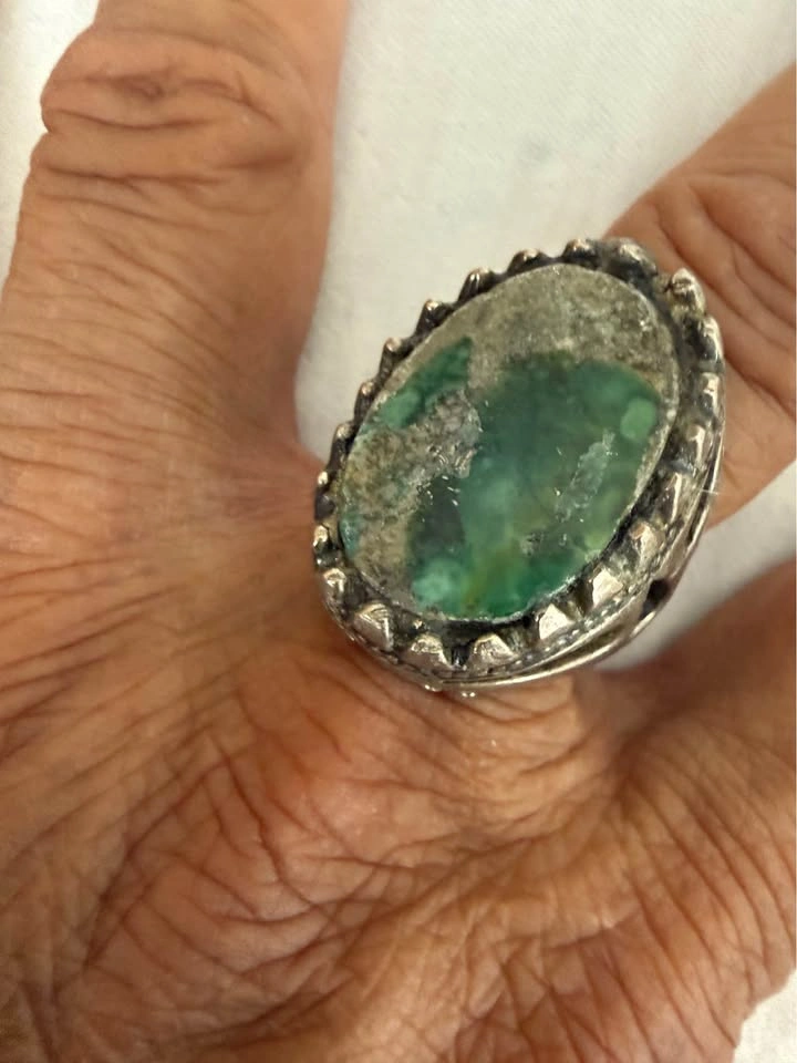 Vintage Ornate Silver Tone Green Stone Ring - photo 2