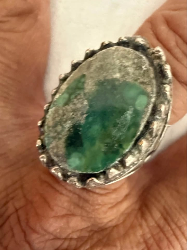 Vintage Ornate Silver Tone Green Stone Ring - photo 3