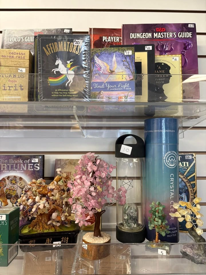 Alternative, oddities, tarot, and Wicca - photo 2
