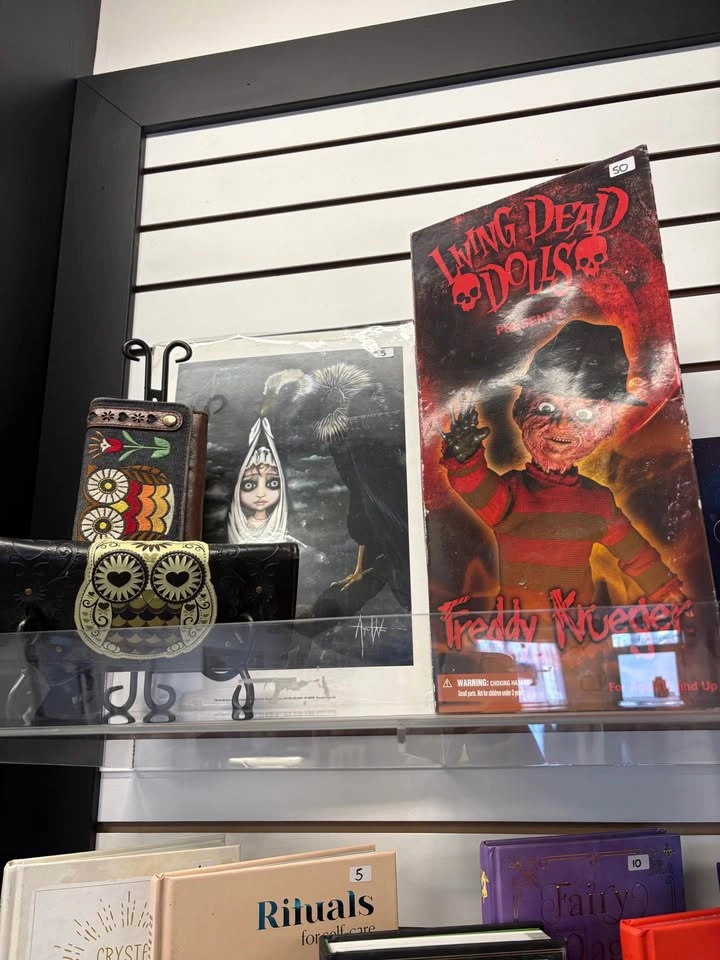 Alternative, oddities, tarot, and Wicca - photo 5