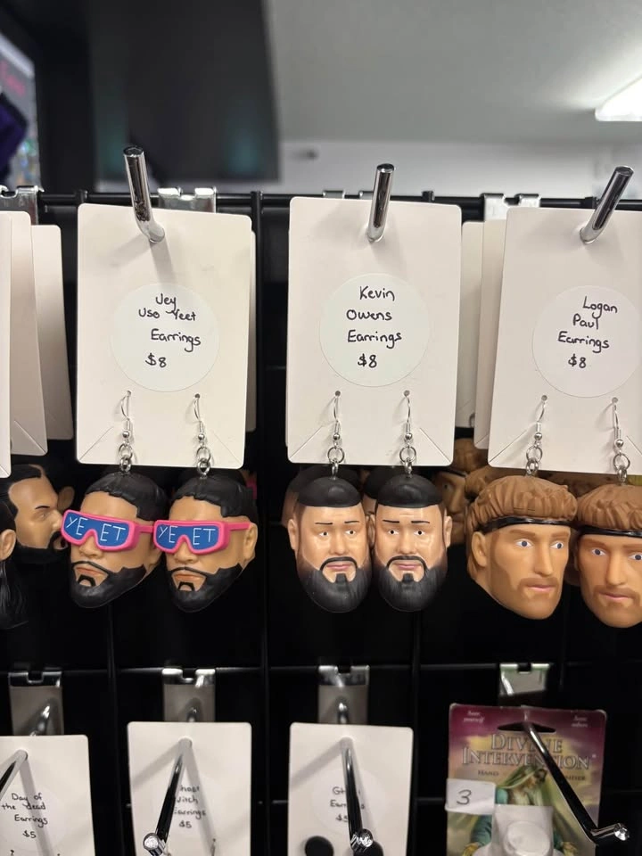 Handmade WWE wrestler earrings - photo 3