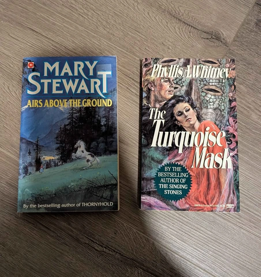 VINTAGE Mary Stewart and Phyllis A. Whitney Paperback Books - photo 2