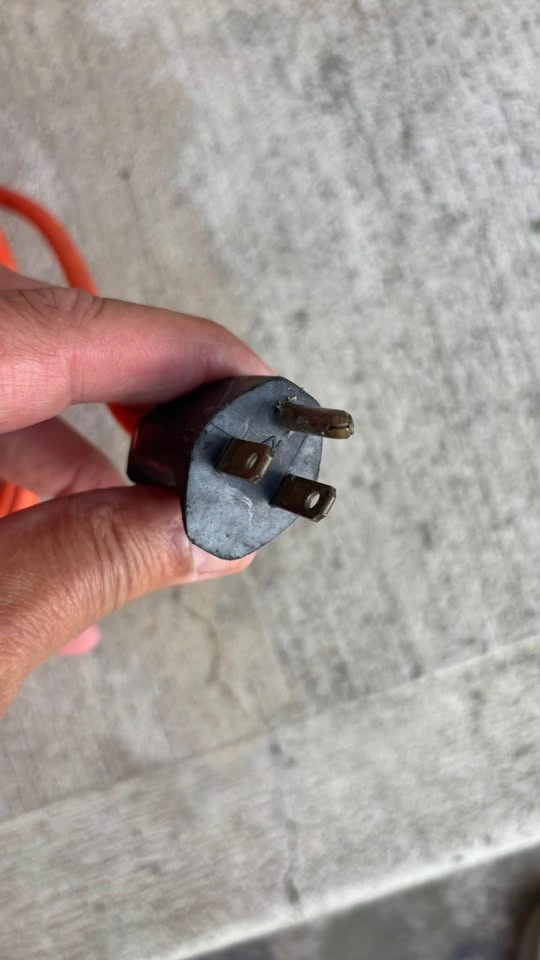 10 meter (32 foot) tri outlet outdoor extension cord - photo 2
