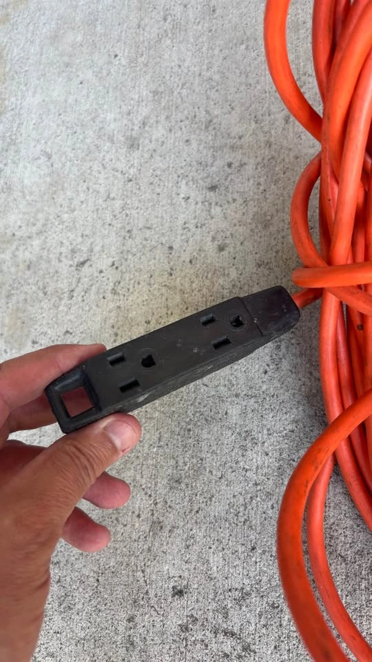 10 meter (32 foot) tri outlet outdoor extension cord - photo 3
