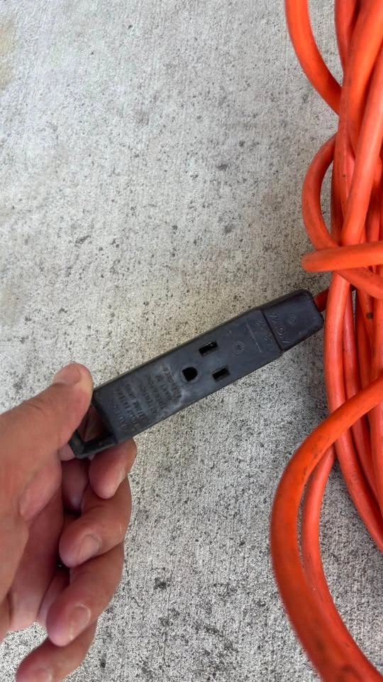 10 meter (32 foot) tri outlet outdoor extension cord - photo 4