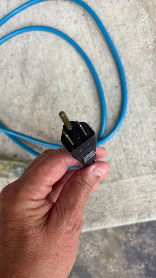 6 foot 16 gauge tri outlet extension cord - photo 2