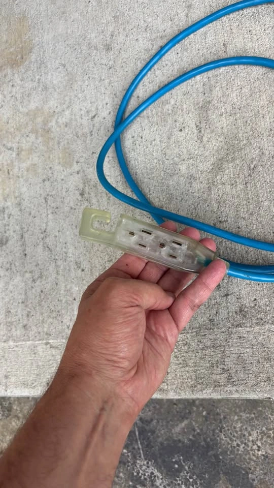 6 foot 16 gauge tri outlet extension cord - photo 3