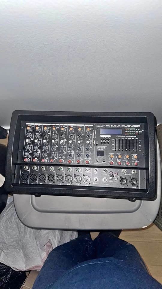 Portable PA system with speakers