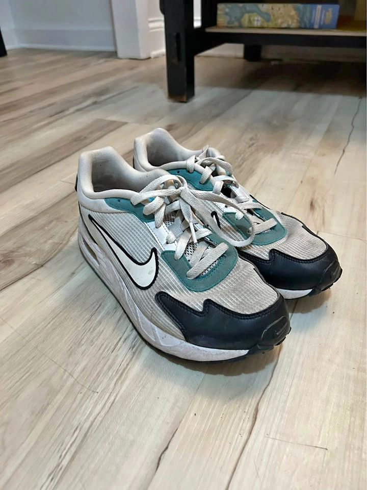 Nike tennis shoes