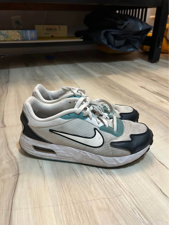 Nike tennis shoes - photo 2