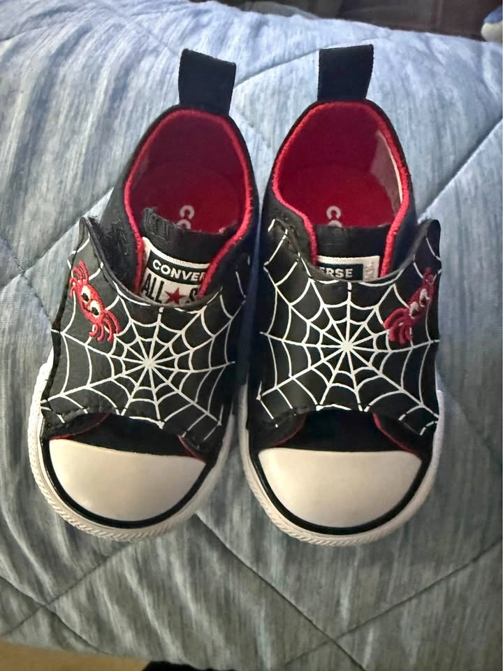 Baby converse shoes size 3
