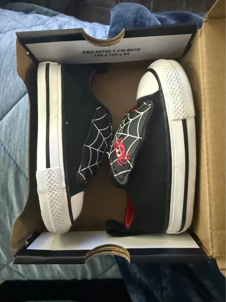 Baby converse shoes size 3 - photo 2